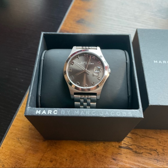 MARC by MARC JACOBS Watch MBM3348 NEEDS BATTERY REPLACEMENT - Picture 2 of 5